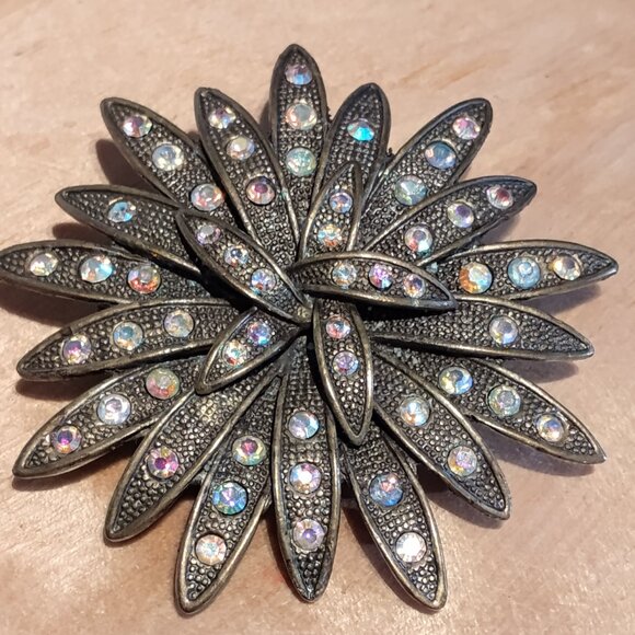 Vintage rhinestone brooch Dahlia with rainbow rhinestone - Picture 1 of 3
